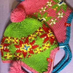 KARI TRAA  TOQUE Pink&Green Set of 2